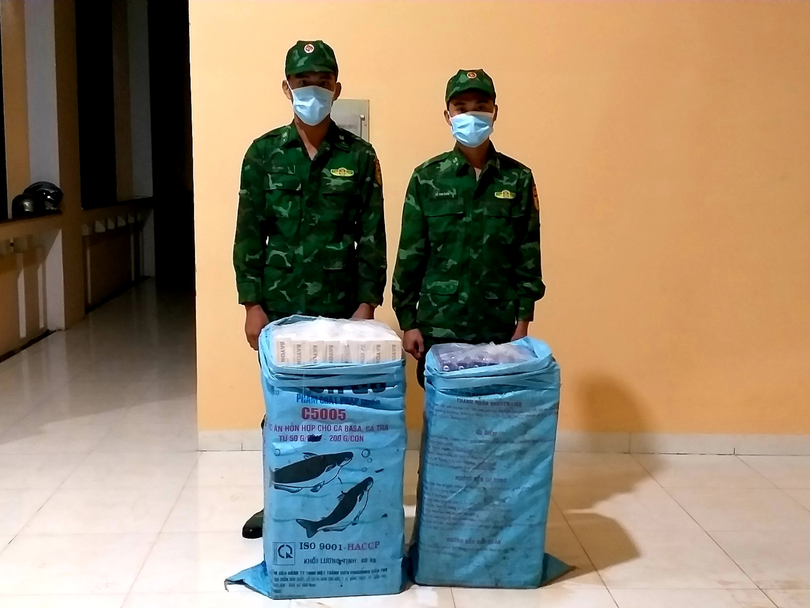 Phát hiện vụ vận chuyển trái phép 1.250 bao thuốc lá lậu tại An Giang