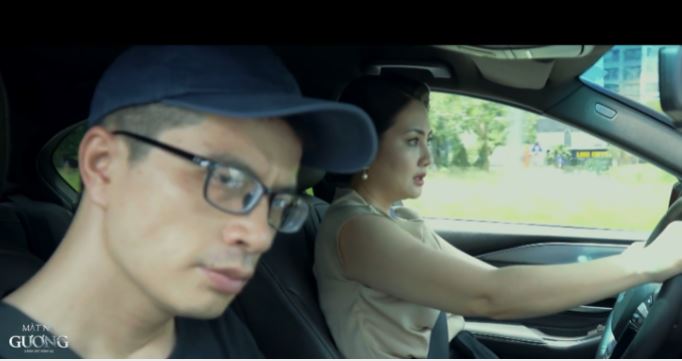 Mặt nạ gương - Tập 3 Bà Diễm bị tống tiền do lộ chuyện dan díu với người đàn ông khác