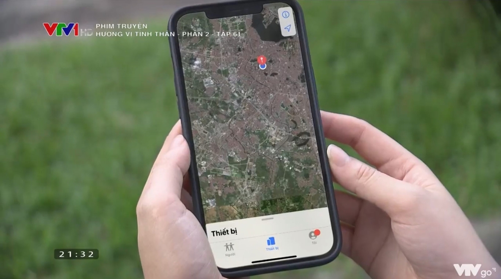 Hương vị tình thân Nam dò theo tín hiệu định vị từ máy bố thì tìm được Thy tại căn nhà hoang ở trong rừng