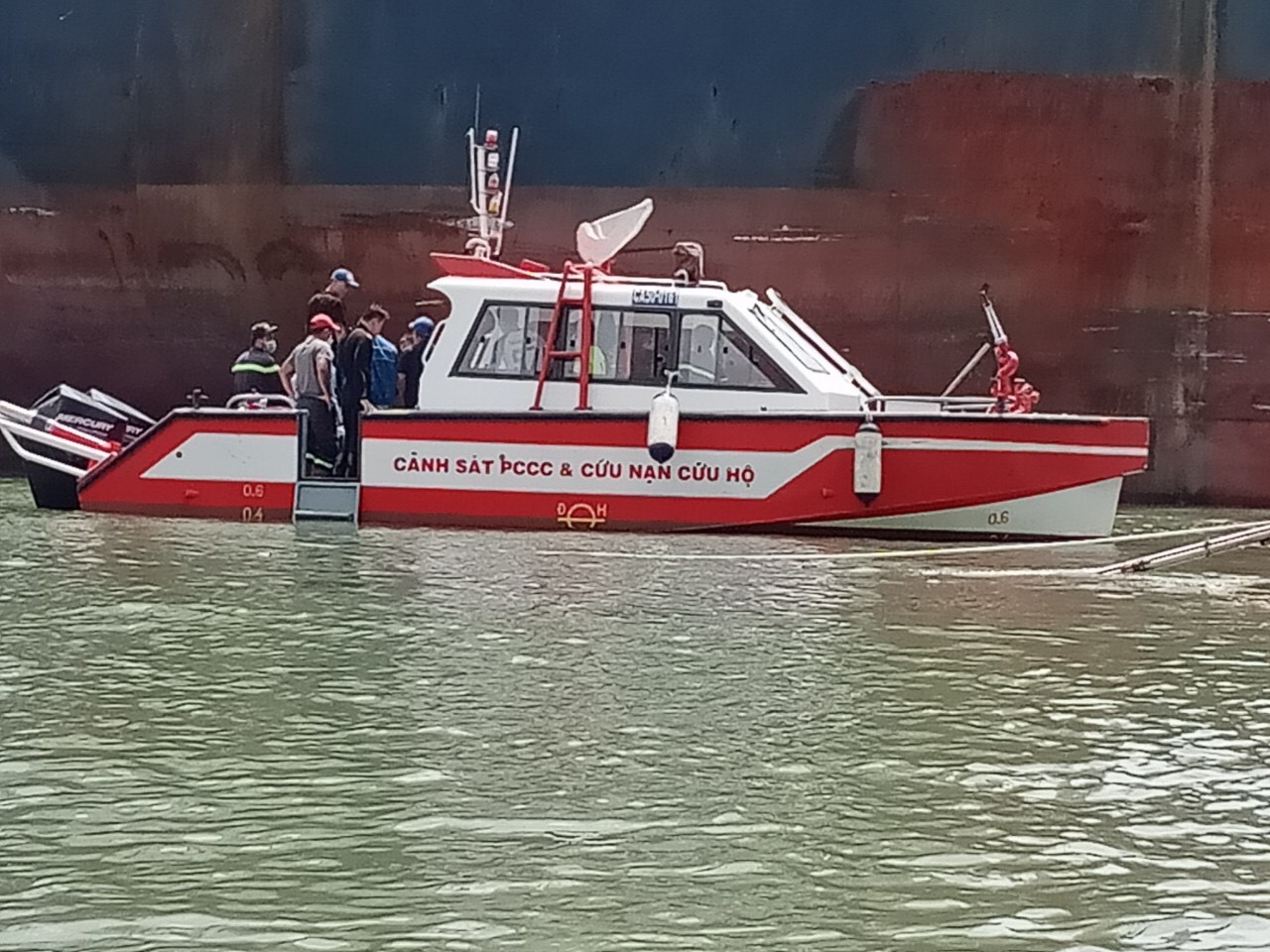 Đã tìm thấy thi thể nạn nhân trong vụ chìm sà lan ở TP HCM
