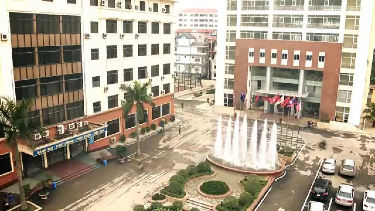 Tạm đình chỉ công tác với nam giảng viên bị tố gạ nữ sinh vào khách sạn để phục vụ điều tra