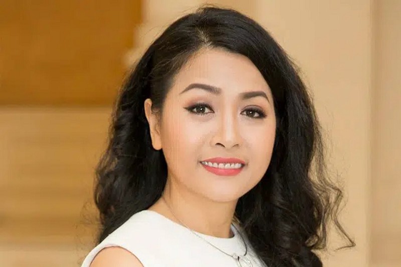 Bà Trần Uyên Phương tiếp tục cắt lỗ 1 triệu cổ phiếu YEG