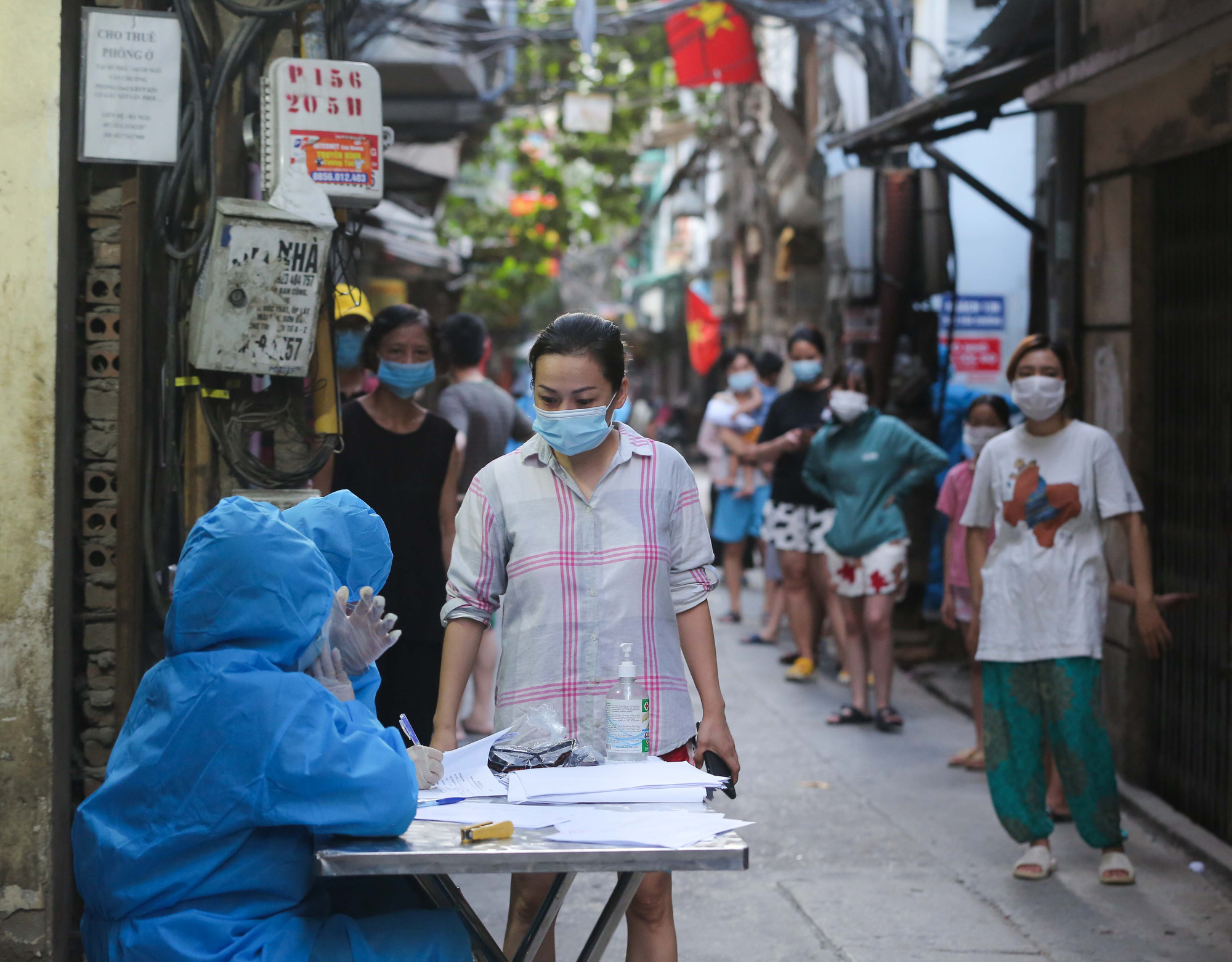 Hà Nội thông báo khẩn tìm người tới 5 địa điểm liên quan đến ca COVID-19