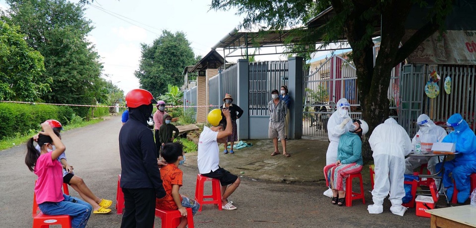 TP Buôn Ma Thuột phong tỏa tạm thời 16 xã, phường để test nhanh COVID-19