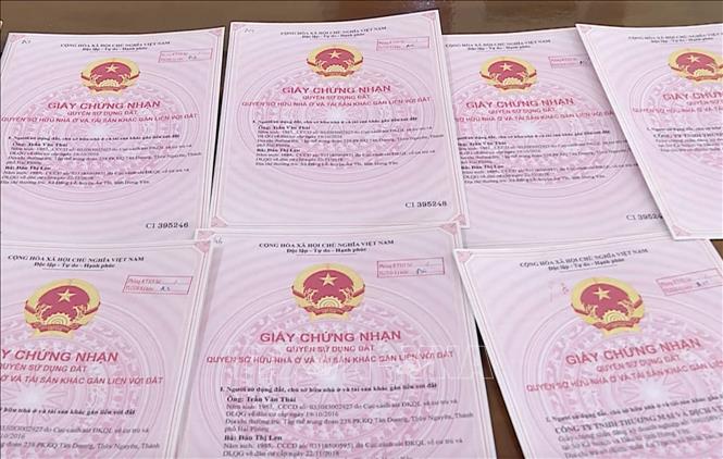 Bình Dương Bắt giữ hình sự nhóm đối tượng làm giả sổ đỏ để chiếm đoạt hơn 2,5 tỷ đồng 