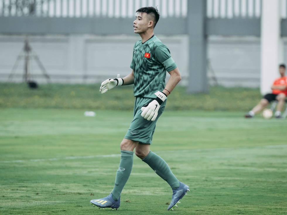 HLV Park gọi Quán Văn Chuẩn lên tập trung đội tuyển quốc gia thay Văn Toản