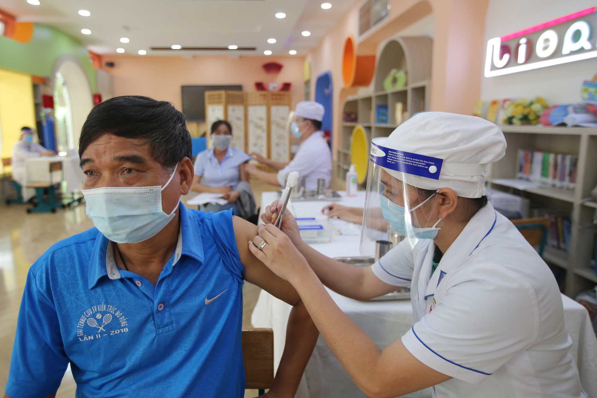 Bộ trưởng Nguyễn Thanh Long Tiêm vaccine mũi thứ 3 vào cuối năm nay và đầu năm sau