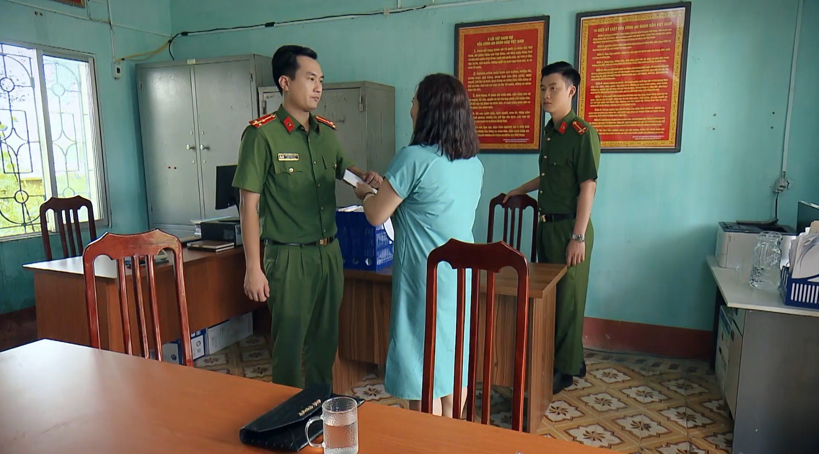 Preview Phố trong làng tập 3 Nam kiên quyết xử lý hành vi hối lộ