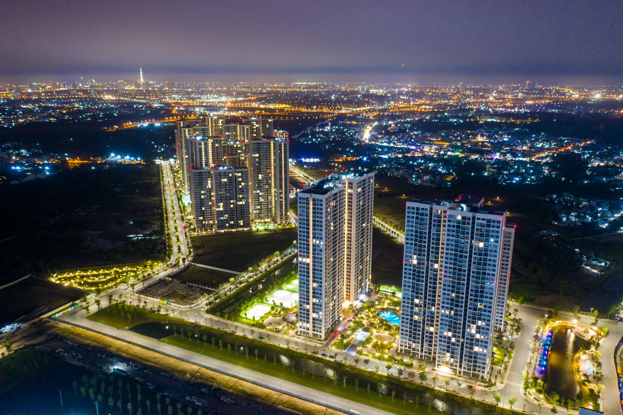 Tiền nhàn rỗi chảy mạnh về BĐS, nhà đầu tư tinh và tỉnh sẽ hốt bạc