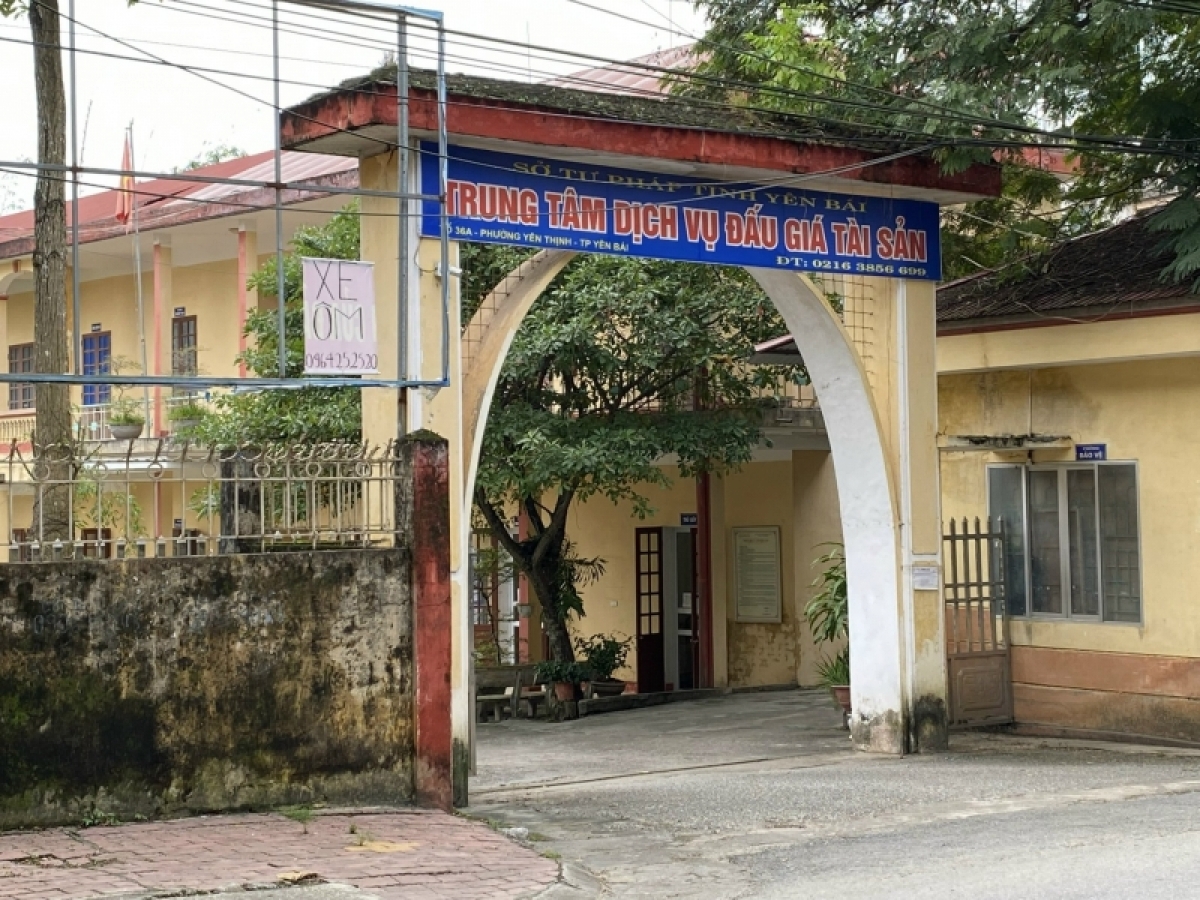 Khởi tố Giám đốc Trung tâm dịch vụ đấu giá tài sản tỉnh Yên Bái do làm lộ bí mật công tác