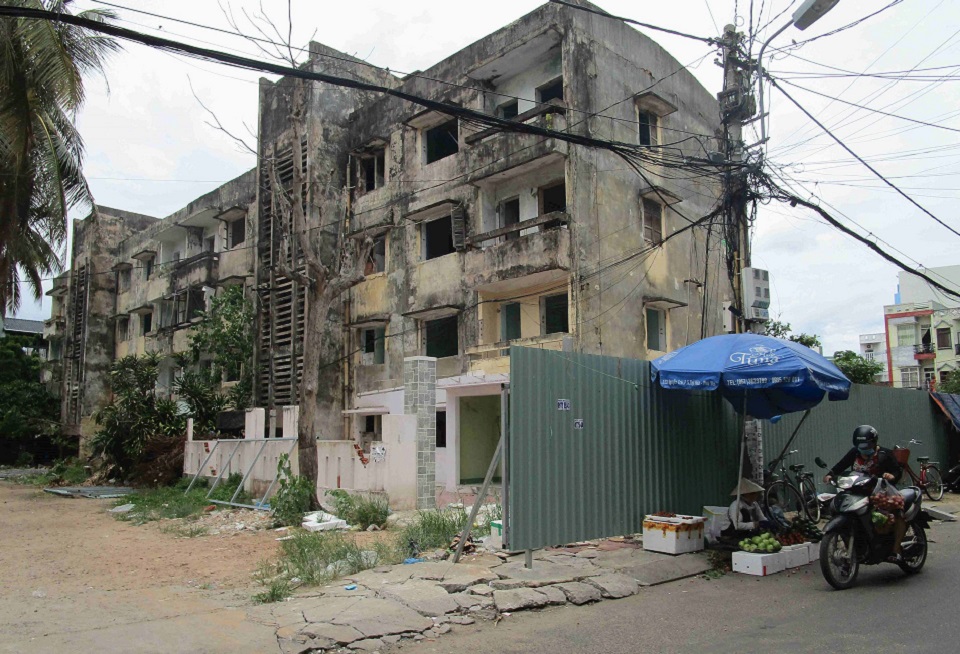 Bình Định Cưỡng chế phá dỡ nhà ở chung cư xuống cấp nghiêm trọng