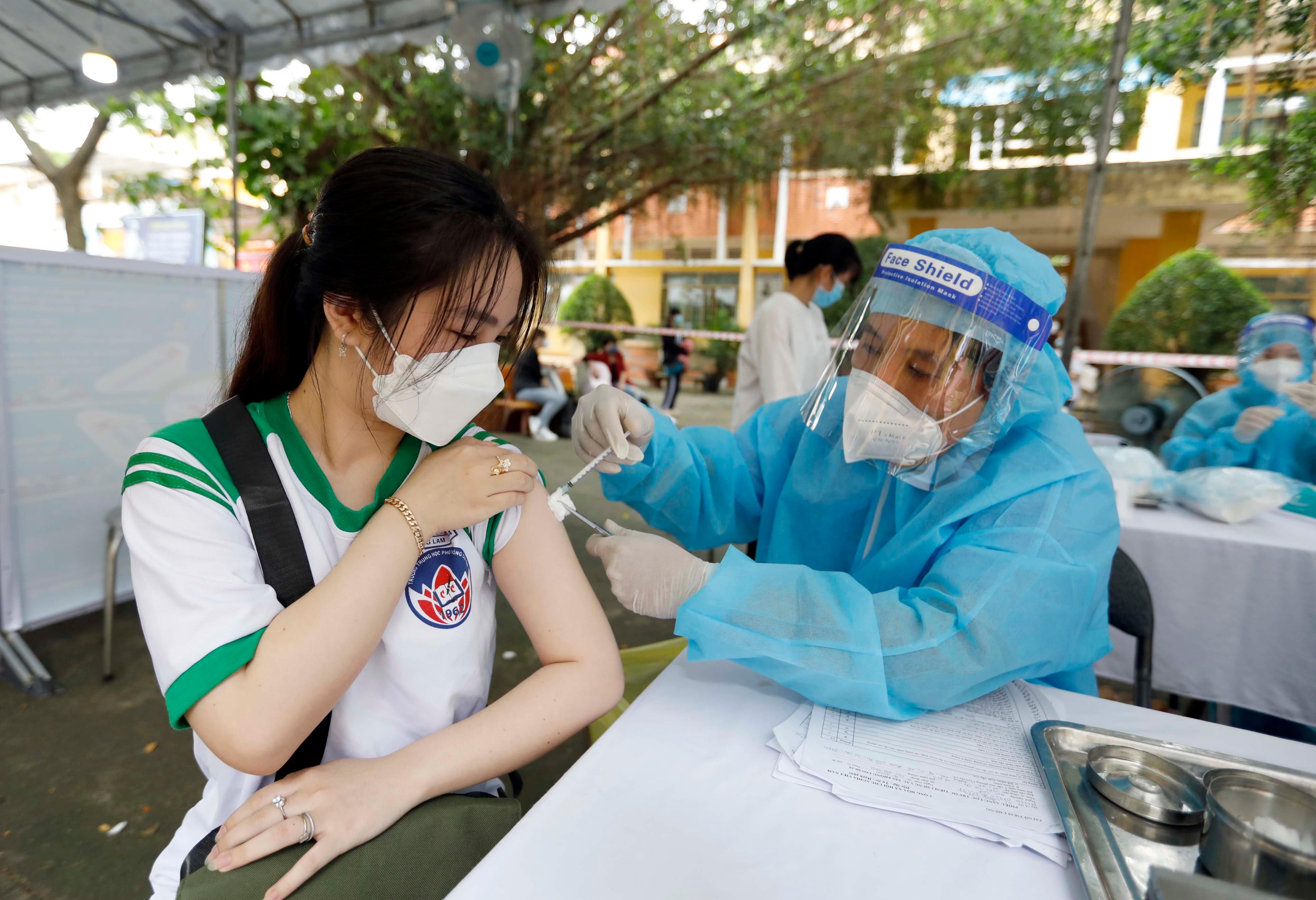 Quảng Ngãi lên kế hoạch tiêm vaccine phòng Covid-19 cho trẻ từ 12 đến 17 tuổi