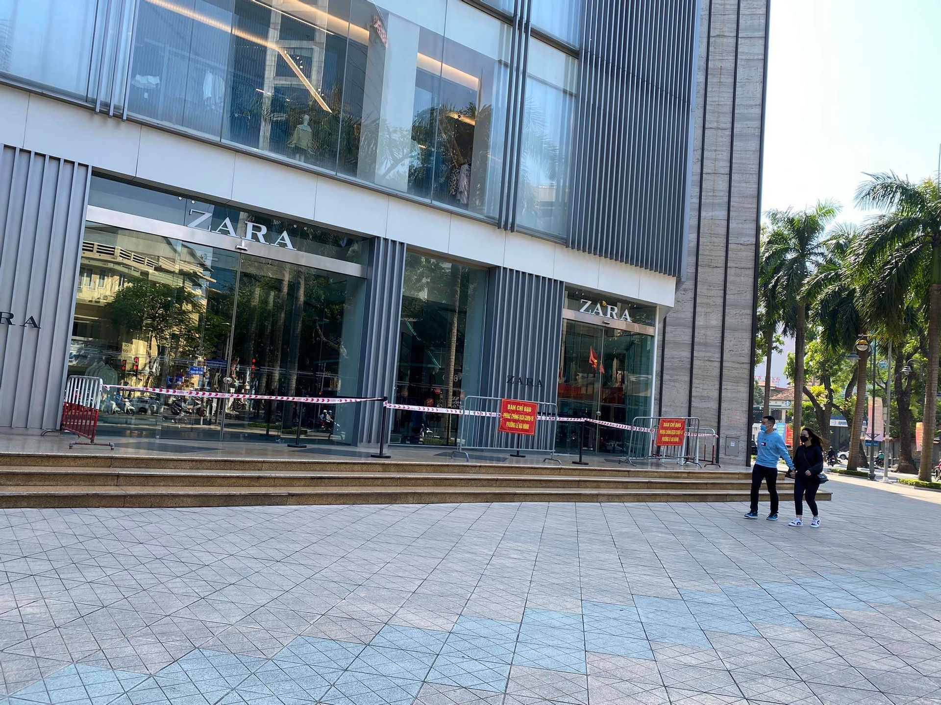 Hà Nội tạm phong toả cửa hàng Zara tại Vincom Bà Triệu do có khách hàng là F0