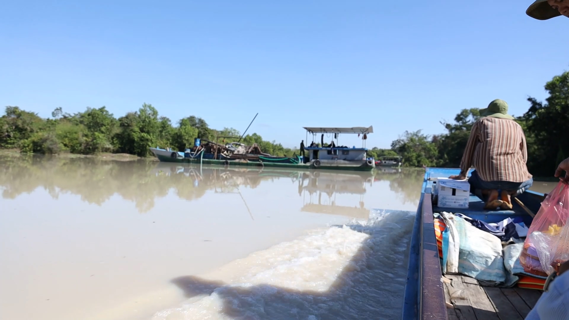 Tây Ninh Bắt giữ 5 tàu khai thác cát trái phép ở khu vực hồ Dầu Tiếng