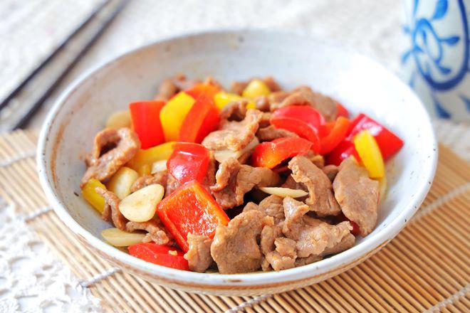 Cách làm thịt bò xào ớt chuông mềm ngon đơn giản tại nhà