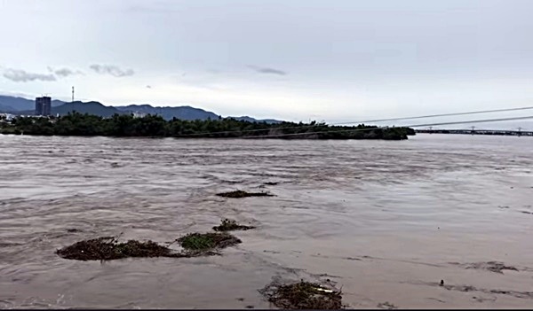 Ninh Thuận Một thanh niên bị nước lũ cuốn trôi khi đi nhậu về