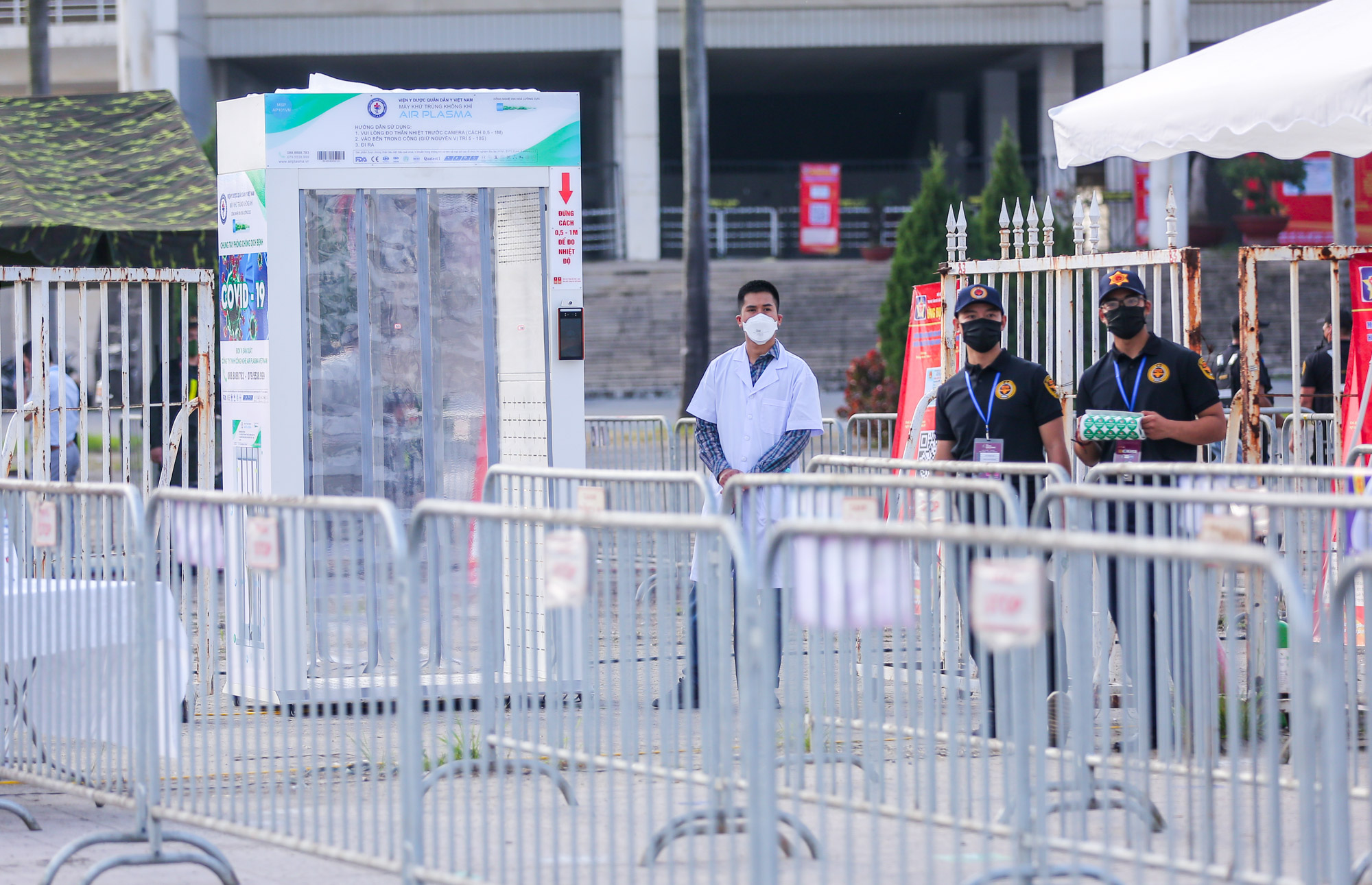 Bộ Công an hướng dẫn khán giả làm thủ tục vào sân trận Việt Nam - Saudi Arabia