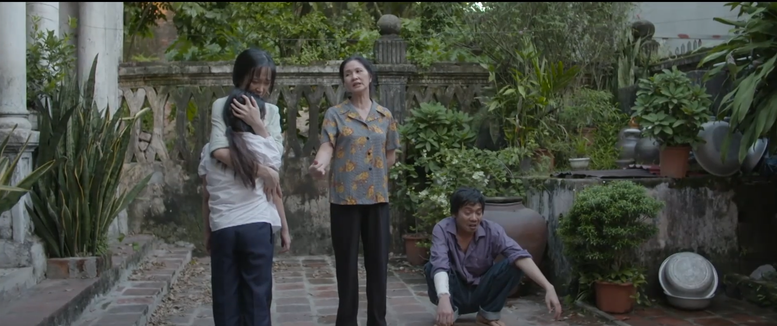 Preview Thương ngày nắng về tập 2 Anh trai nghiện ngập, lợi dụng Hoa để ép Yến đồng ý bán thân