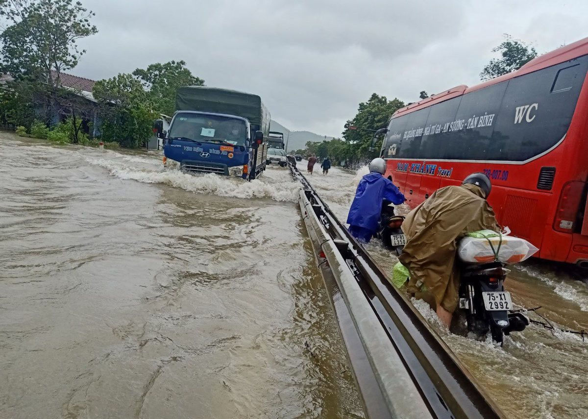 Dự báo thời tiết ngày 1611 Miền Trung mưa lớn gây ngập úng cục bộ