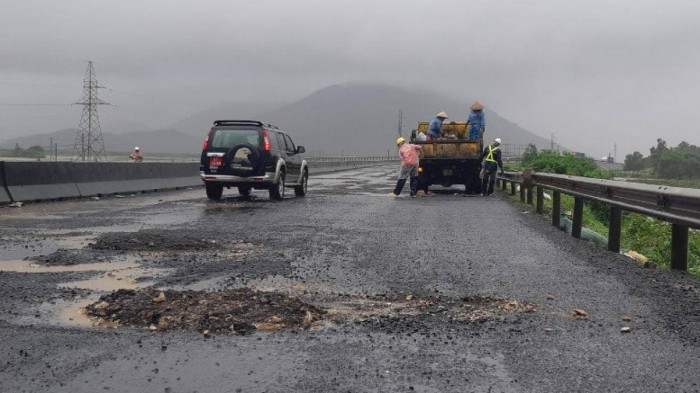 Bộ GTVT chỉ đạo xử lý nghiêm nhà thầu chậm bảo hành, sửa chữa hư hỏng QL1 Phú Yên