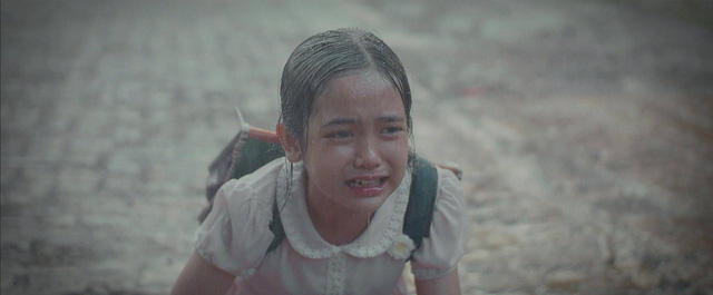 Cảnh mẹ xa con trong Thương ngày nắng về của bé Diệp Anh đã chạm đến trái tim người xem