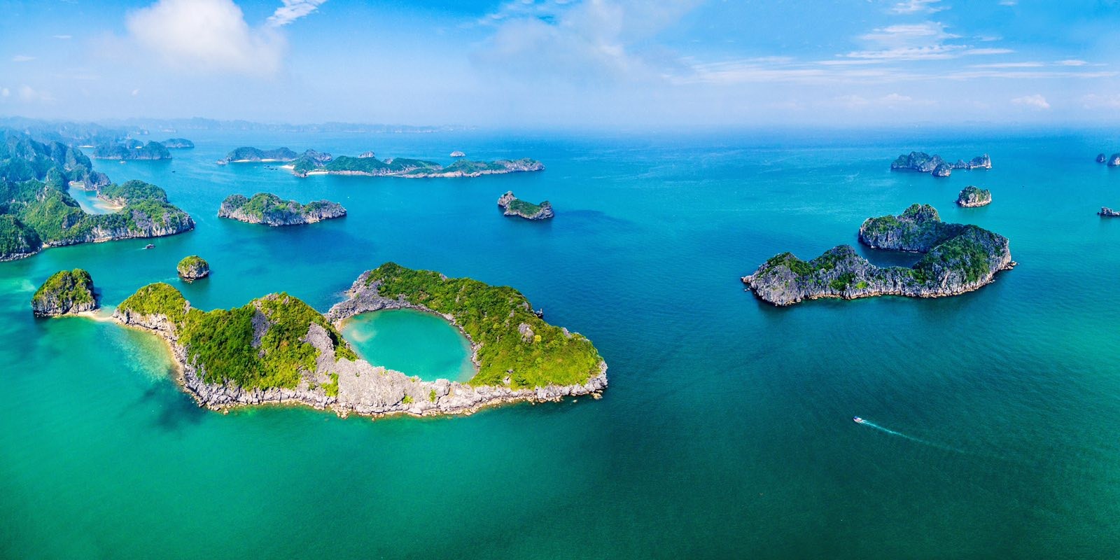 Những vẻ đẹp tiềm ẩn của Vịnh Lan Hạ