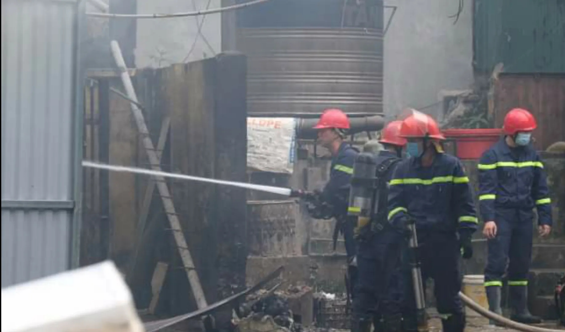 Cháy kho hàng trong chợ Đại Kim, quận Hoàng Mai