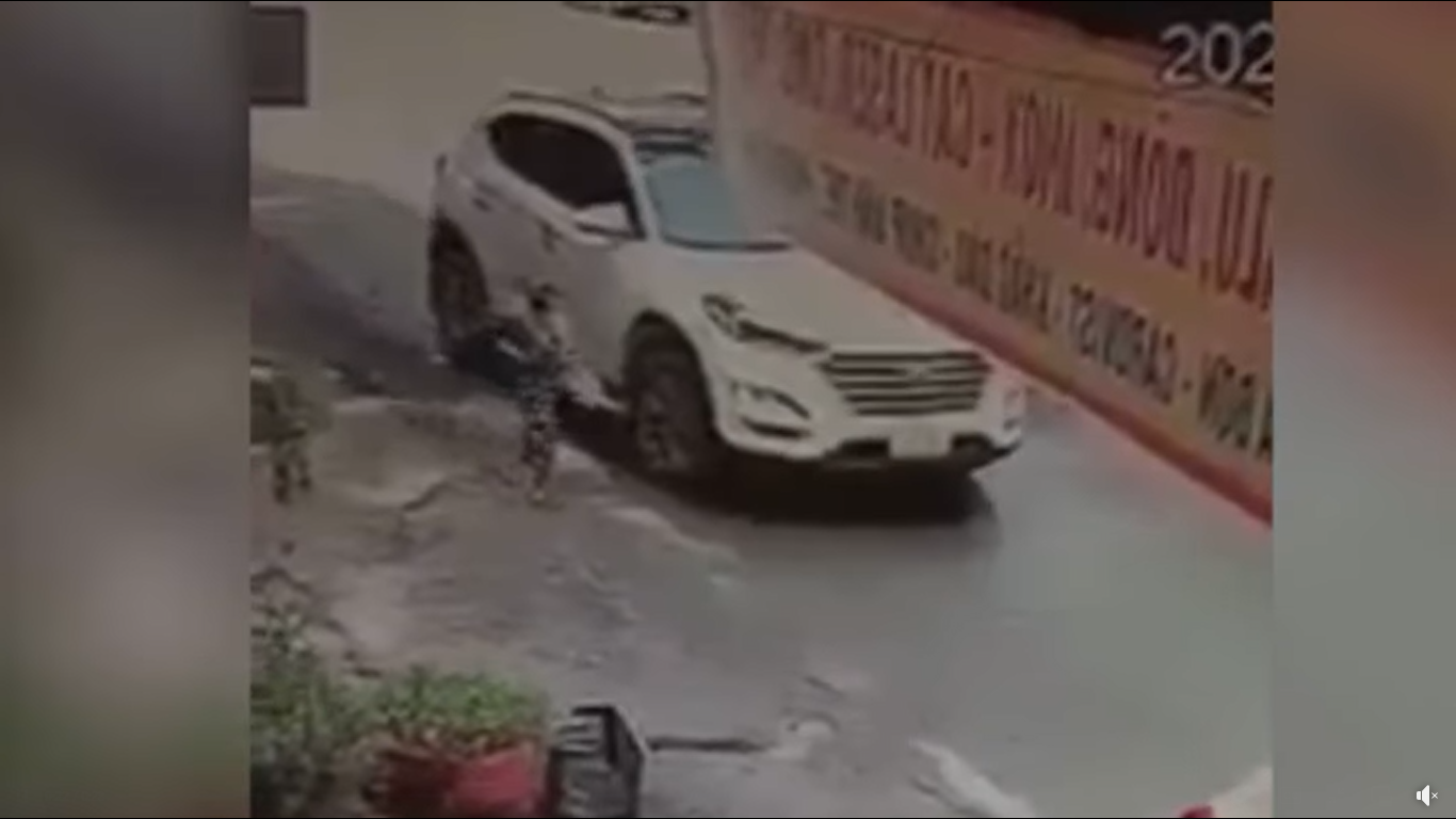 Video Bé trai chạy theo xe ô tô của mẹ bị cán tử vong ở Thái Nguyên