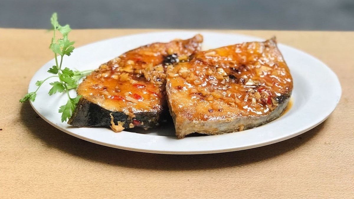 Cách làm cá thu rim mắm tỏi ớt