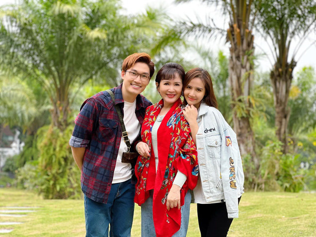 Thương ngày nắng về Huyền Lizzie chia sẻ ảnh hậu trường rạng rỡ bên các bạn diễn