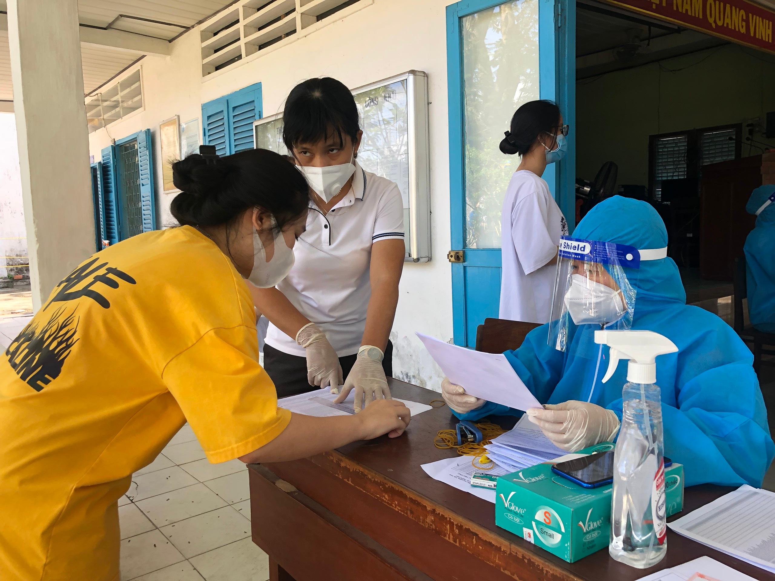 Dịch COVID-19 diễn biến phức tạp ở loạt tỉnh, thành trên cả nước trong 24h qua