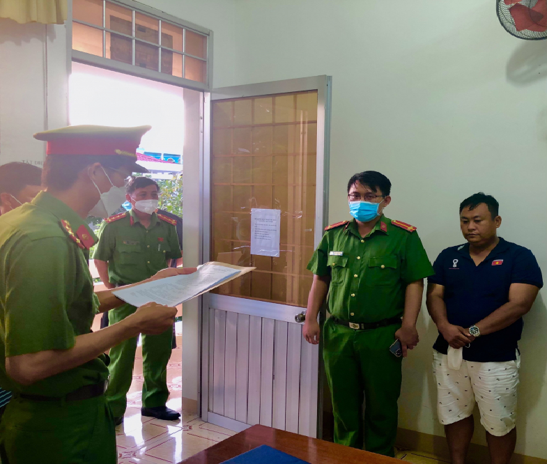 Bắt khẩn cấp cán bộ đô thị nhận hối lộ bảo kê xây nhà trái phép trên đất nông nghiệp