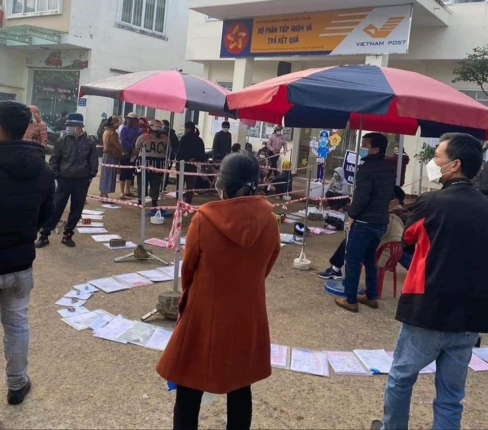 Vụ người dân chen chúc nộp hồ sơ tại Văn phòng một cửa Huyện Lâm Hà chỉ đạo “nóng”!