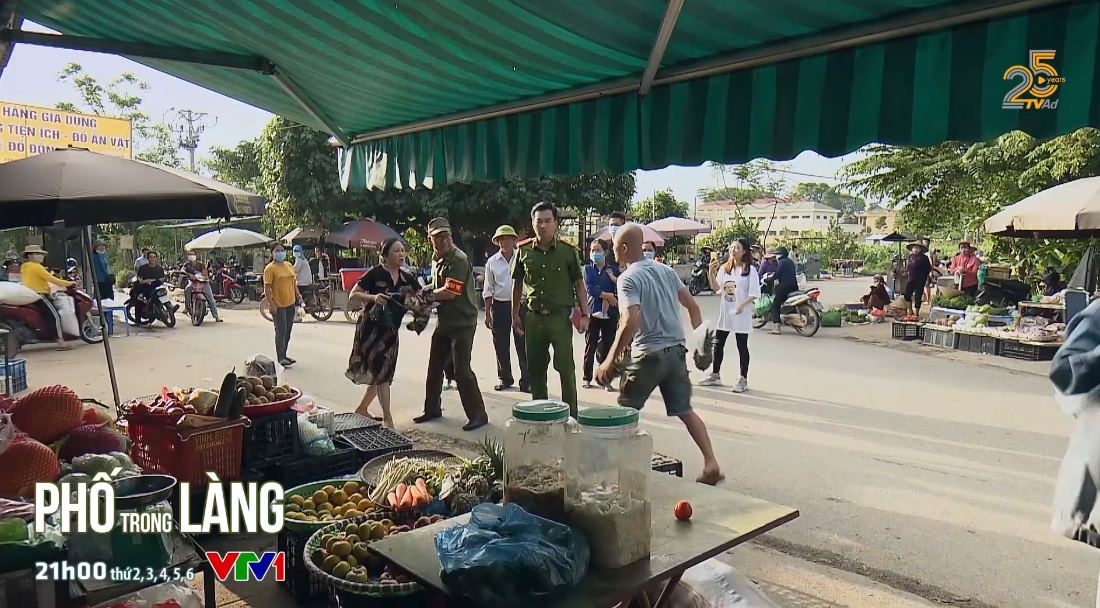 Preview Phố trong làng tập 14 Mến và vợ ông Quyền xung đột giữa chợ