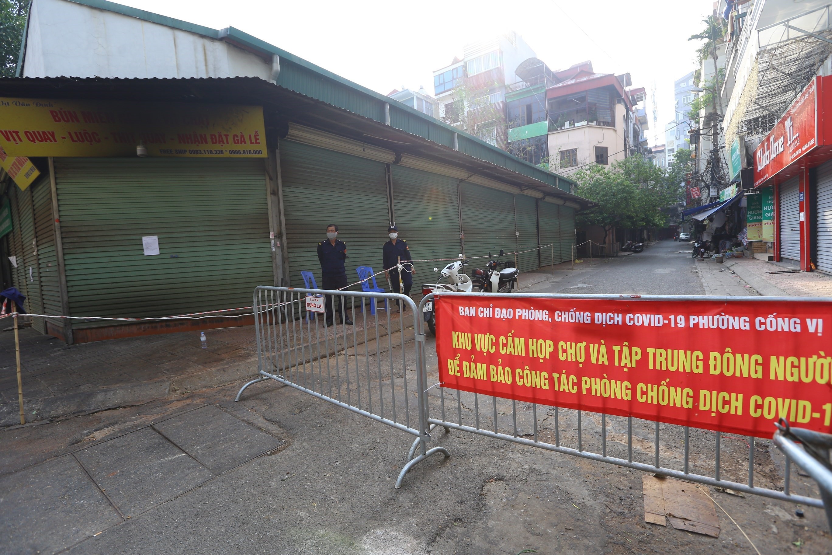 Hà Nội 8 nhân viên quán karaoke test nhanh dương tính với SARS-CoV-2