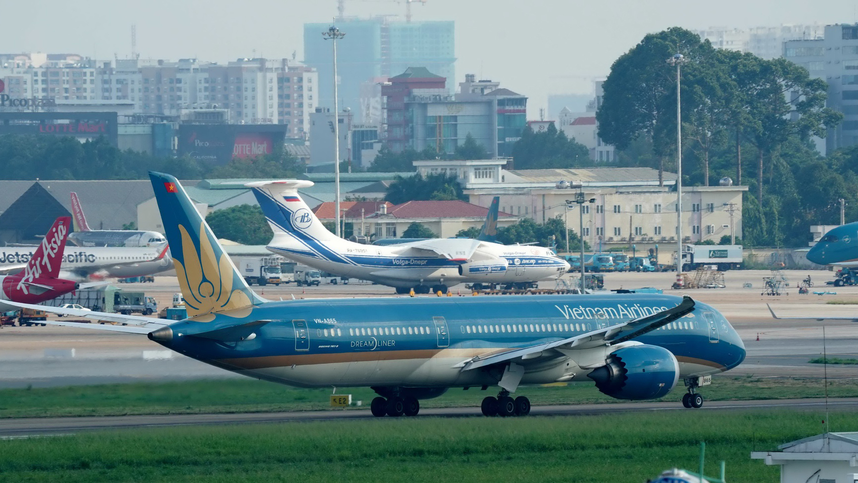 Kiến nghị mở lại toàn bộ đường bay từ đầu năm 2022 có phải là quá sớm