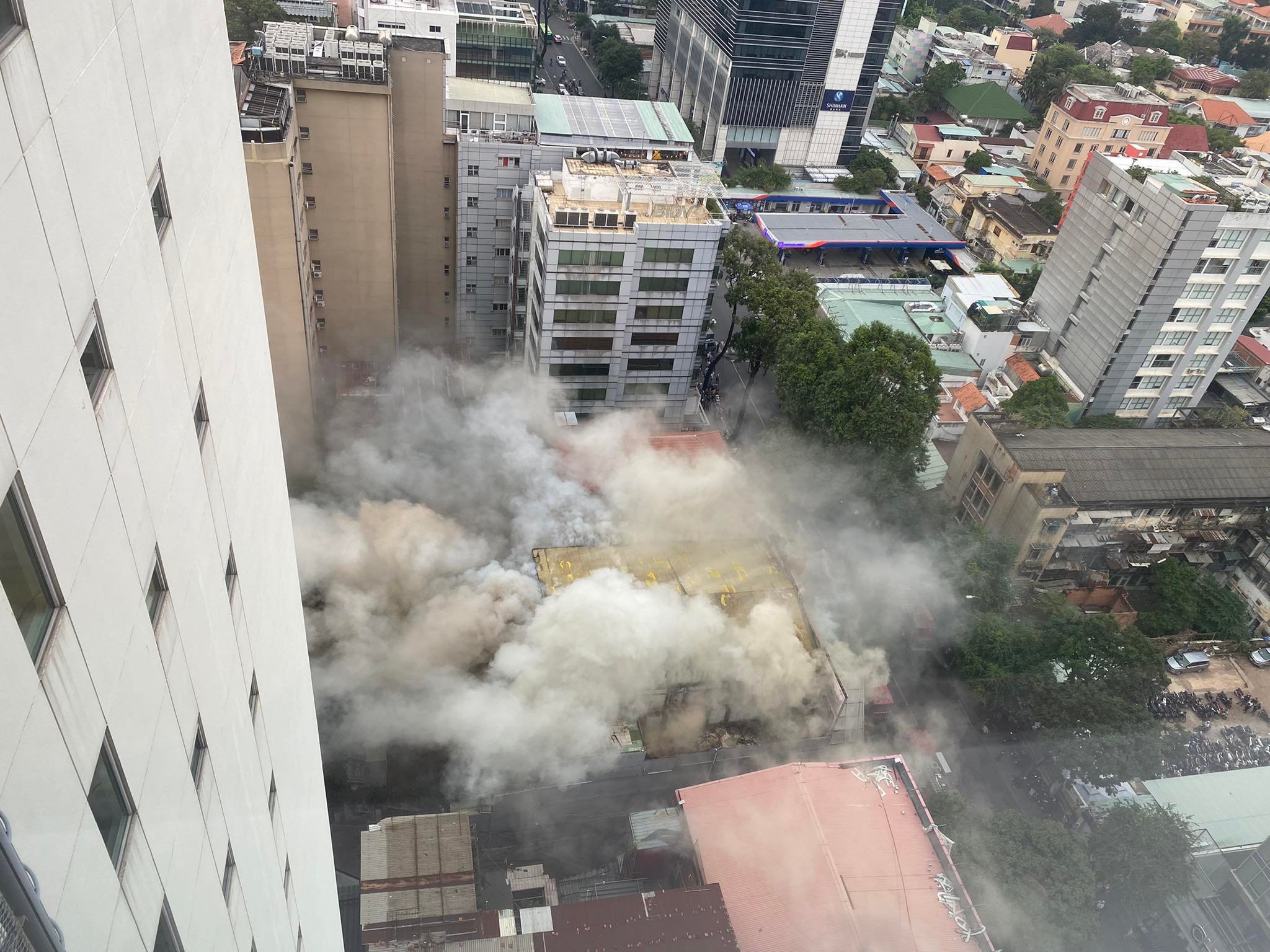 Cháy lớn tại một quán bar ở trung tâm TP. HCM