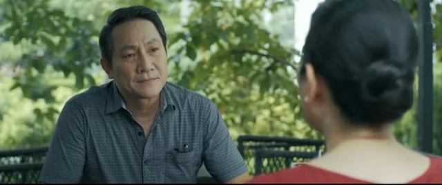 Mặt nạ gương - Tập 14 Hoa bắt gặp bố và mẹ của Tùng đang nói chuyện tại một quán cà phê