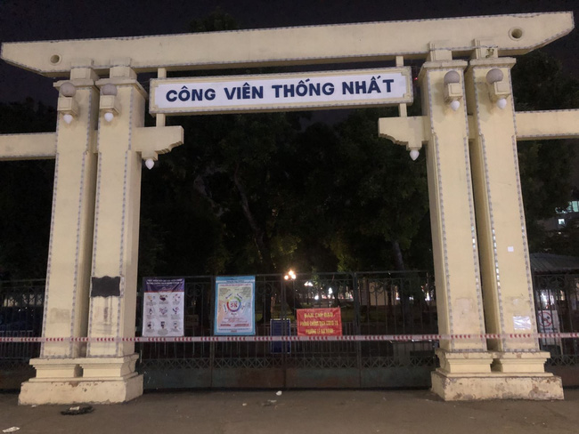 Hà Nội Phong toả Công viên Thống nhất do bảo vệ mắc COVID-19