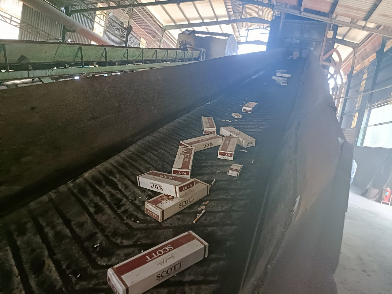 Tiêu hủy hơn 19.000 bao thuốc lá điếu nhập lậu