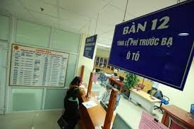 Số lượng ôtô đăng ký nộp trước bạ ngày đầu tiên giảm lệ phí 50% tăng gấp gần 10 lần