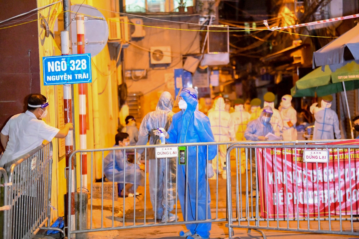 Hà Nội khẩn tìm người đến một số quán ăn, văn phòng công chứng tại quận Ba Đình