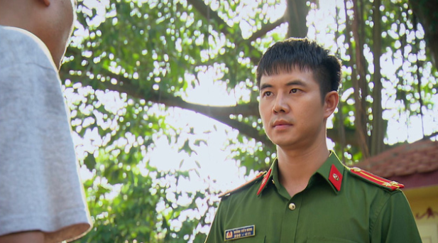 Phố trong làng - Tập 19 Mến run cầm cập khi đối mặt với công an