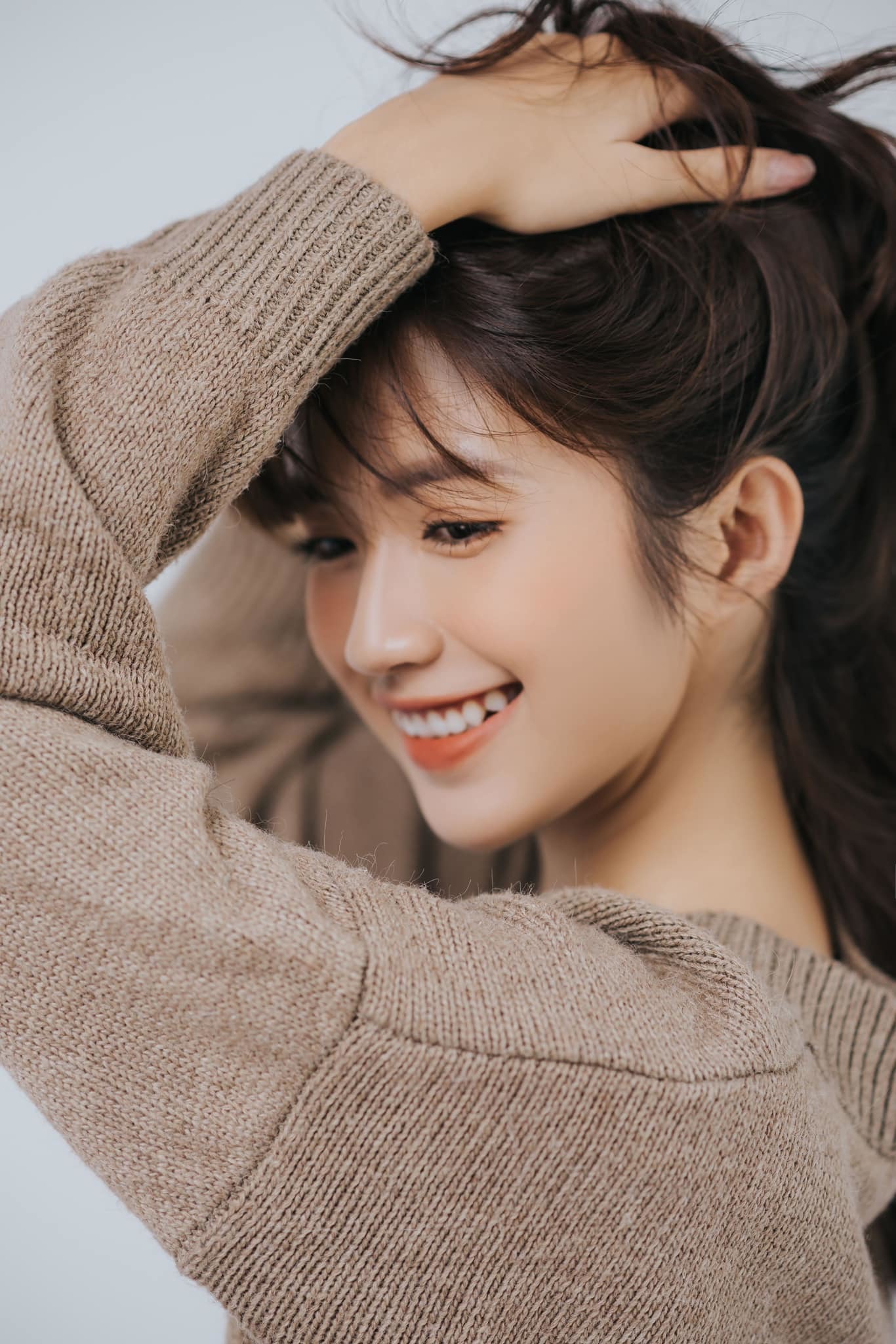 Ngắm phong cách trẻ trung, cá tính của Ngọc Huyền - Con gái út bà Nga trong Thương ngày nắng về