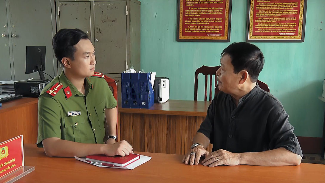 Preview Phố trong làng tập 23 Ông Trung bao che cho Mến, Tiến được mời lên trụ sở công an lấy lời khai