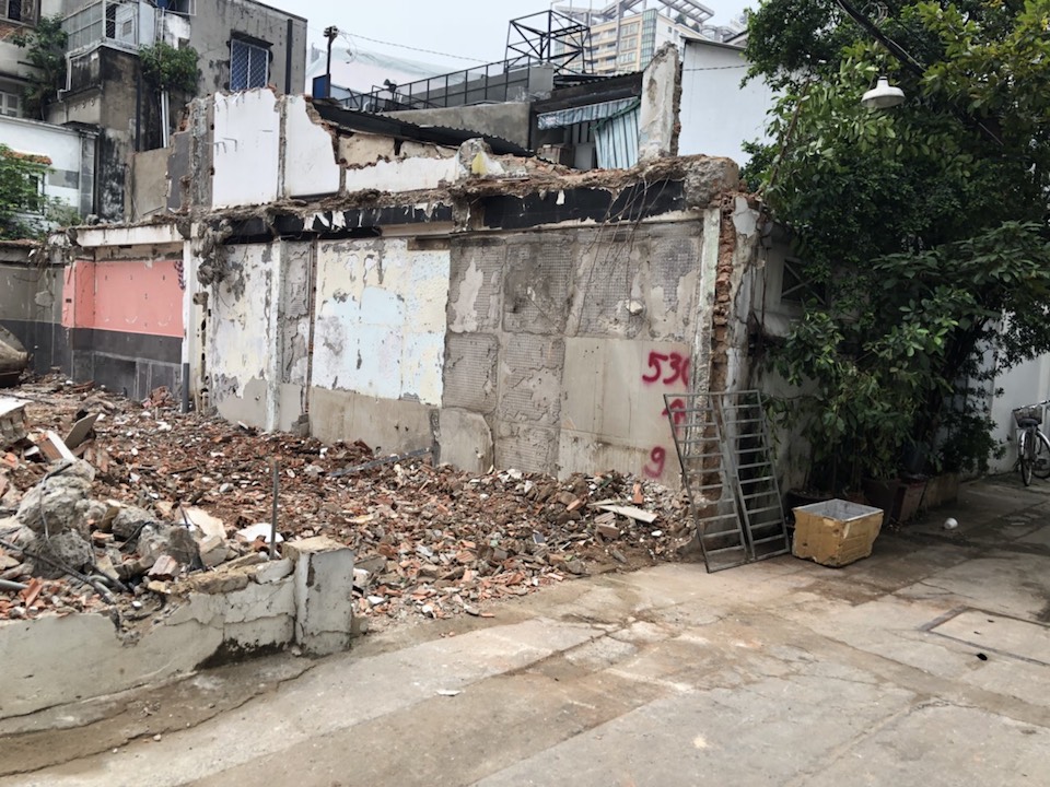 Công trình tòa nhà văn phòng Phát Đạt bị dân tố đập tường ngăn hẻm không xin phép 