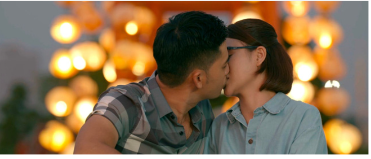 Mặt nạ gương Nụ hôn ngọt ngào giữa Tùng và Hoa khiến cho mạch phim bớt căng thẳng