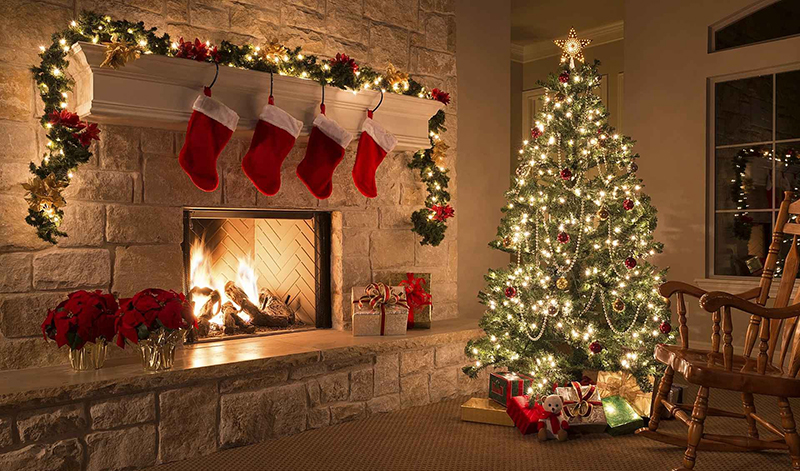 Chúng tôi hiểu rằng an toàn luôn được đặt lên hàng đầu trong tâm trí của bạn. Vì vậy, chúng tôi cung cấp những sản phẩm trang trí cây thông Noel an toàn nhất, đồng thời vẫn đảm bảo tính thẩm mỹ và phong cách. Hãy để chúng tôi giúp bạn có một mùa Giáng sinh an toàn và đẹp đẽ nhất.