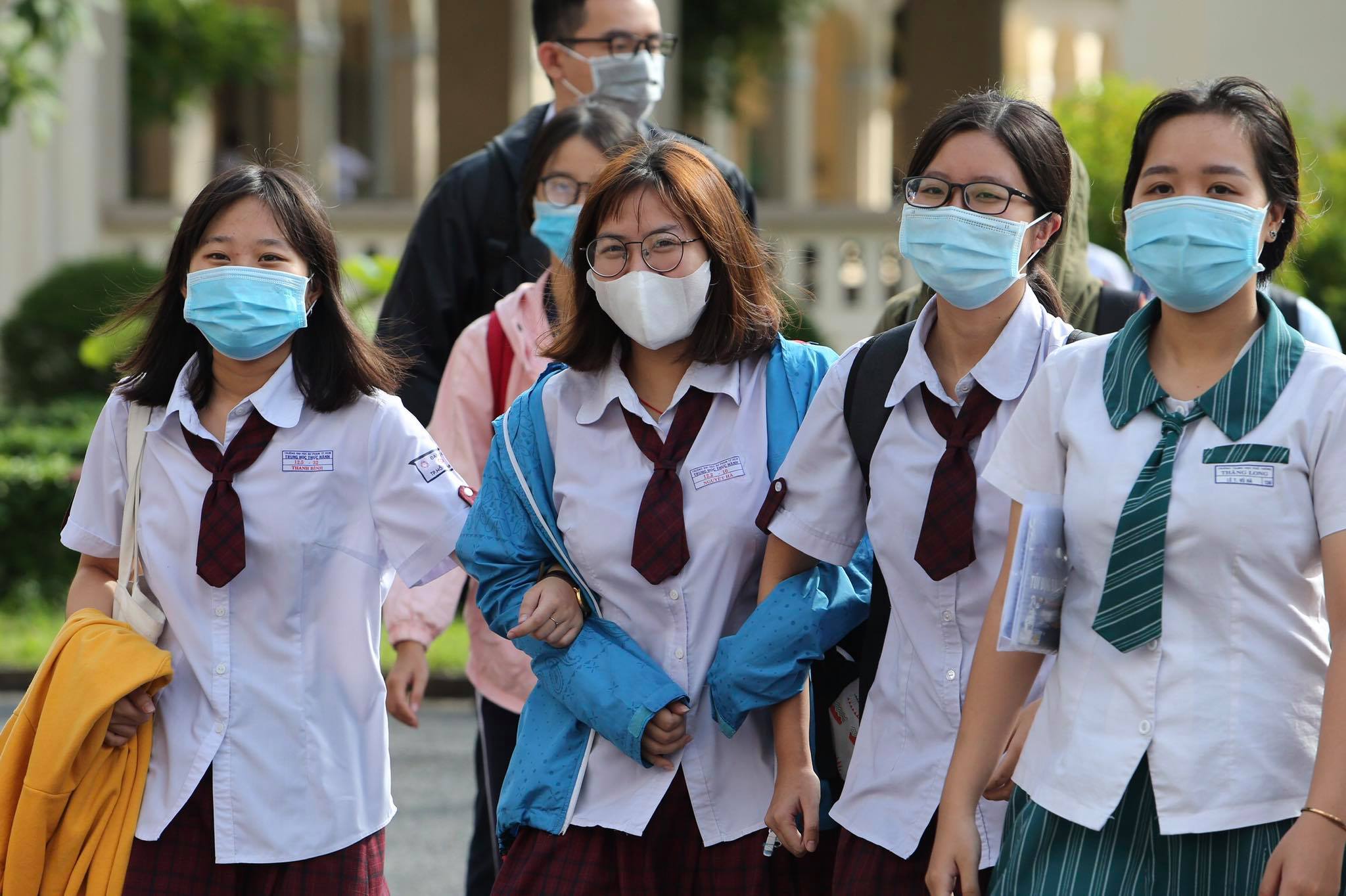 Hôm nay 1312, học sinh tại nhiều địa phương được trở lại trường học trực tiếp