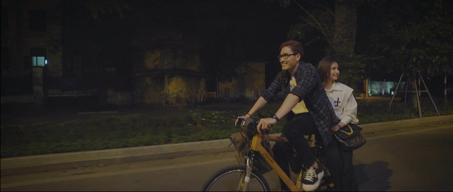 Thương ngày nắng về - Tập 13 Vân Trang đồng ý ngồi xe mui trần hai bánh của Duy